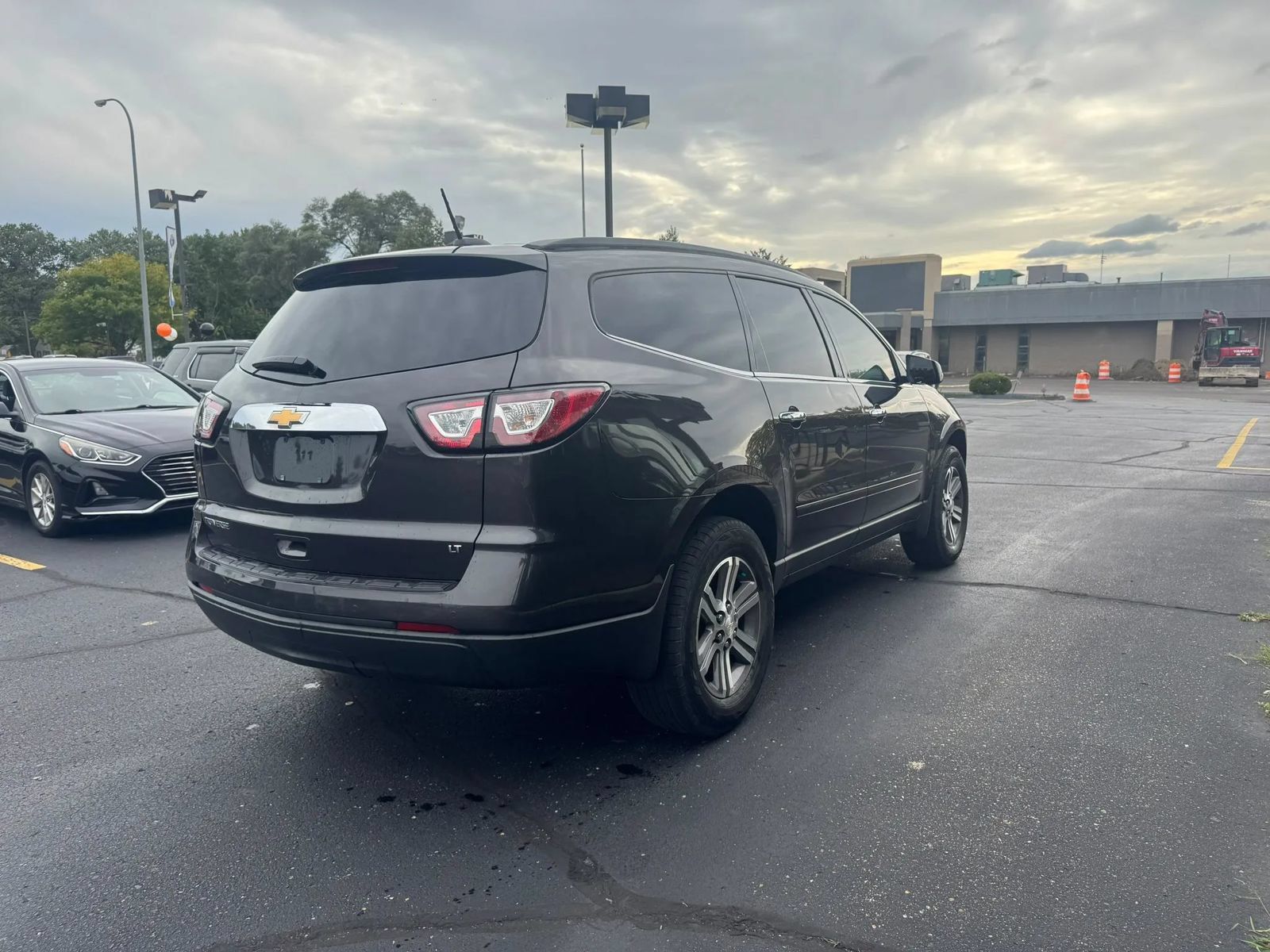 Used 2017 Chevrolet Traverse LT FWD image 6