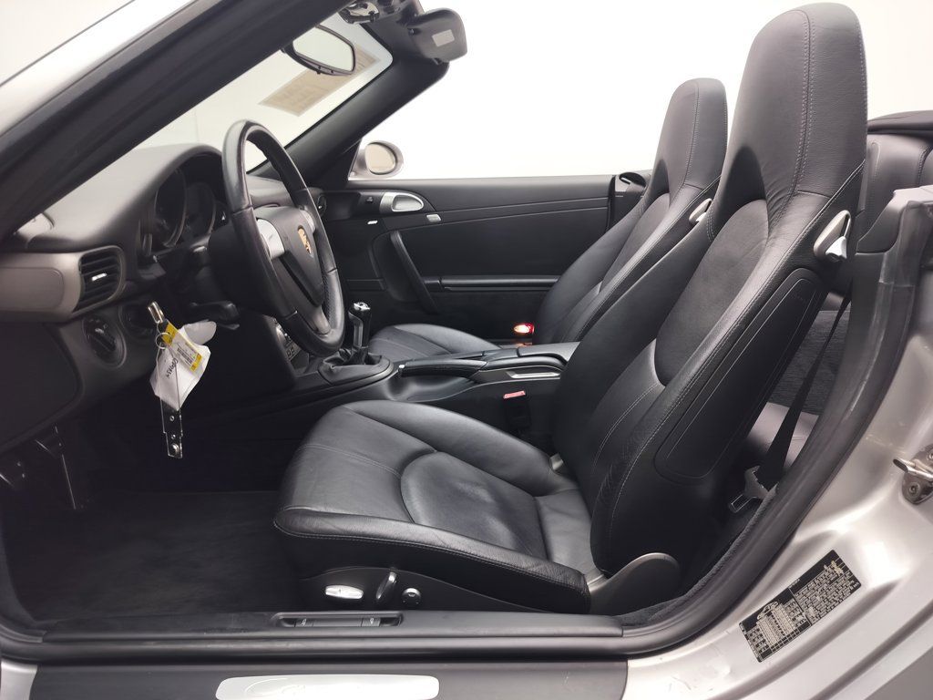 Used 2005 Porsche 911 Carrera RWD image 6