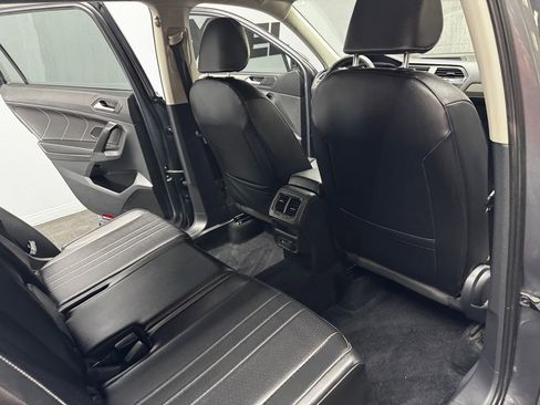 Used 2022 Volkswagen Tiguan SE image 49