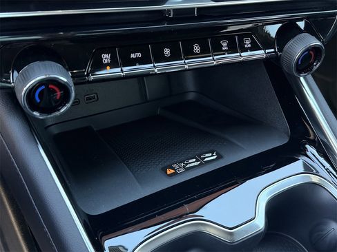 New 2026 Chevrolet Traverse Z71 w/ Enhanced Driving Package image 17