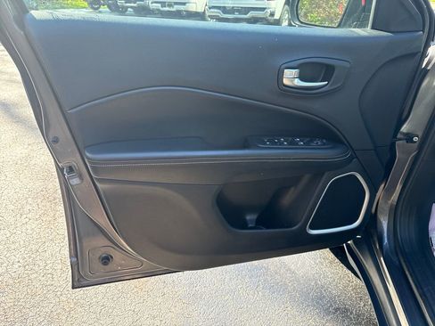 Used 2019 Jeep Compass Latitude AWD/4WD image 10