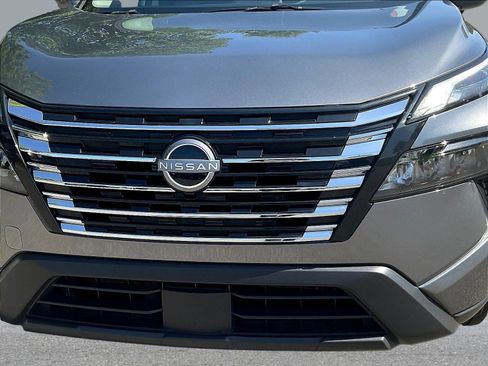 Certified 2025 Nissan Rogue SV FWD image 21