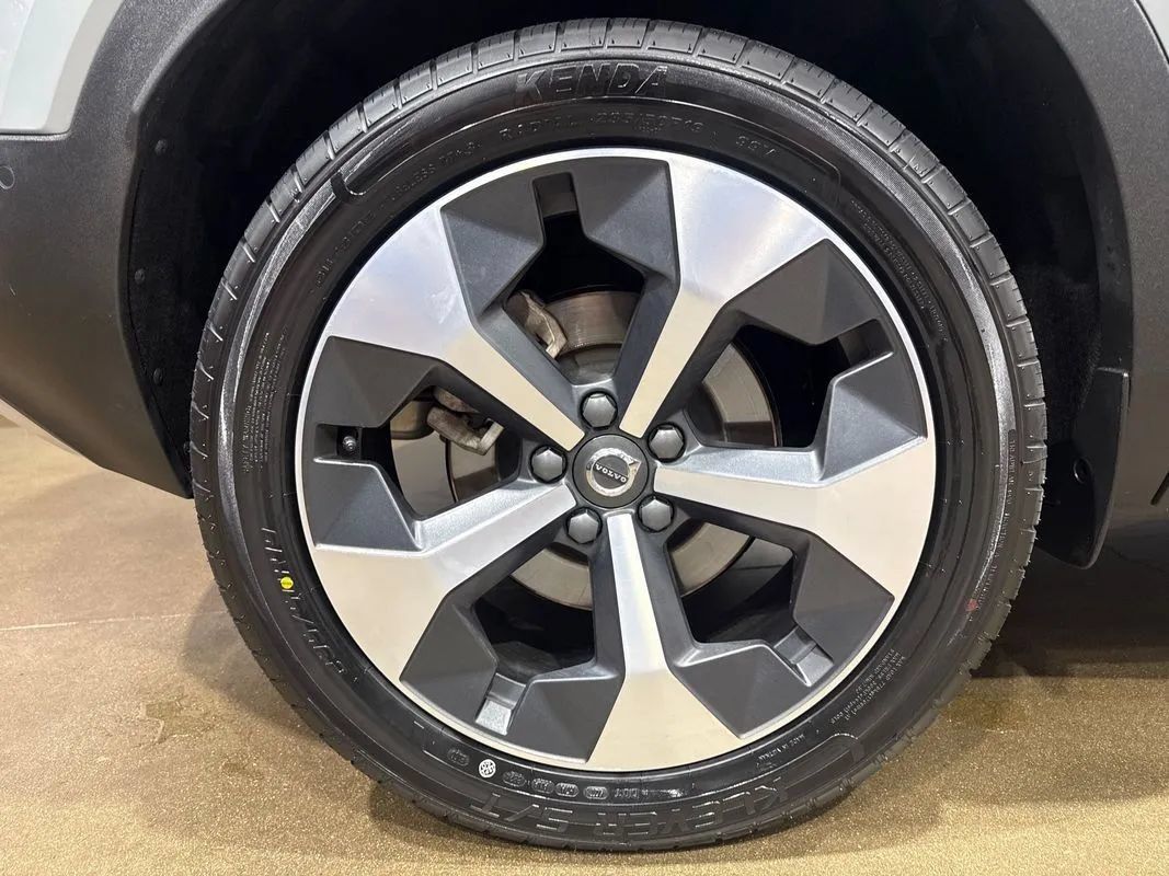 Used 2024 Volvo XC40 B5 Plus AWD/4WD image 65