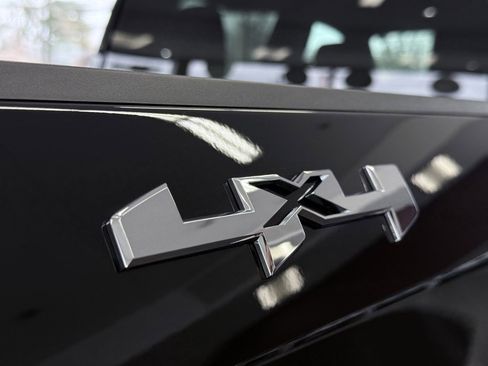 Used 2025 GMC Sierra 1500 Elevation image 13