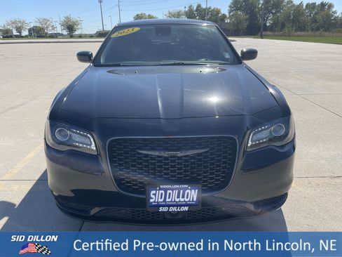 Used 2023 Chrysler 300 Touring w/ Safetytec Plus Group image 4