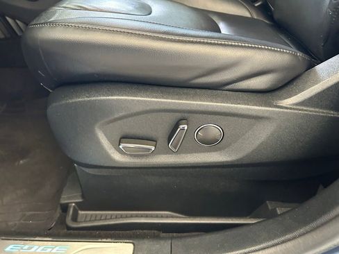Used 2019 Ford Edge Titanium w/ Cargo Accessory Package FWD image 38