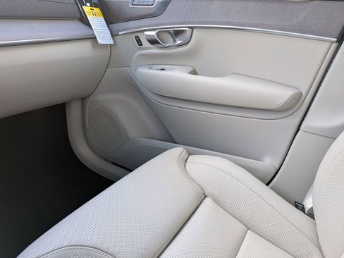 New 2026 Volvo XC90 T8 Ultra w/ Protection Package Premier AWD/4WD image 7