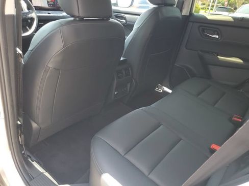 Certified 2025 Nissan Rogue SL w/ SL Premium Package FWD image 33