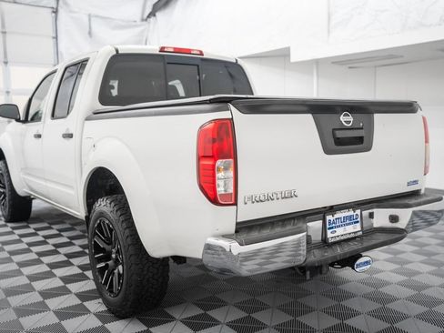Used 2018 Nissan Frontier SV RWD image 6