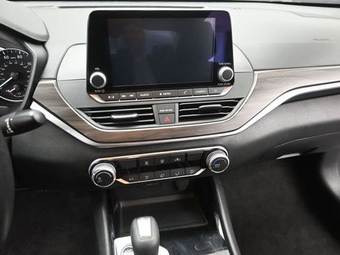 Used 2024 Nissan Altima 2.5 SV image 12