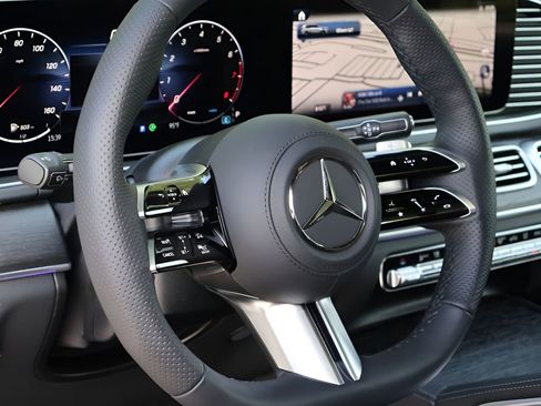 New 2026 Mercedes-Benz GLS 450 4MATIC image 19