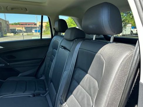 Used 2018 Volkswagen Tiguan SEL Premium AWD/4WD image 16