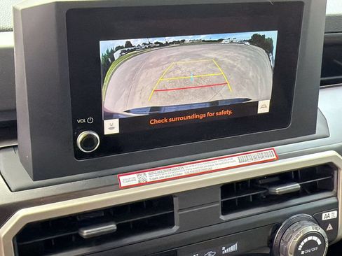 Used 2025 Toyota Tacoma SR5 AWD/4WD image 19