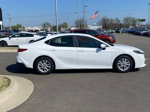 Used 2025 Toyota Camry LE FWD image 8