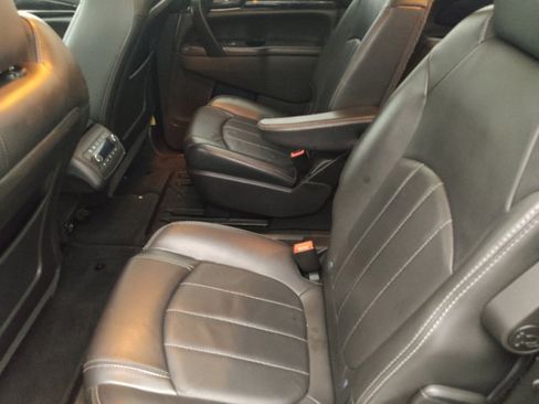 Used 2017 Buick Enclave Leather FWD image 18