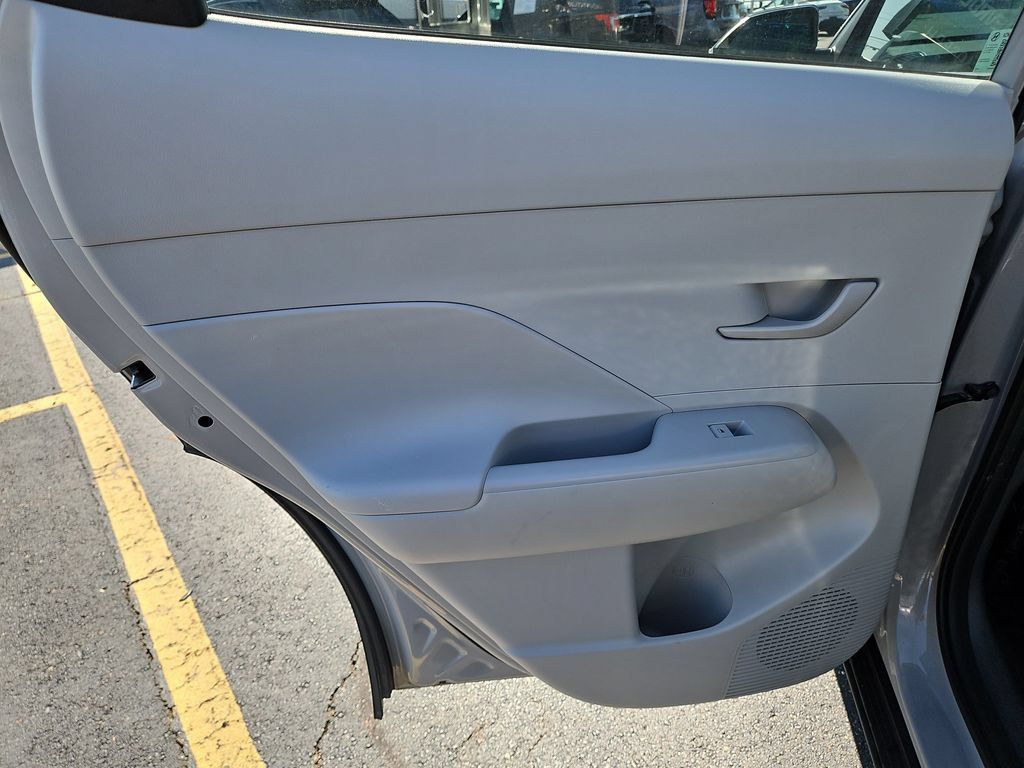 Used 2025 Hyundai Kona SEL FWD image 17