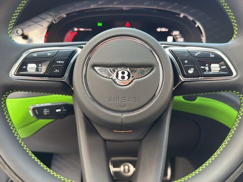 Used 2025 Bentley Bentayga AWD/4WD image 23