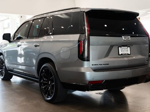Used 2024 Cadillac Escalade Sport Platinum w/ LPO, ONYX Package AWD/4WD image 6