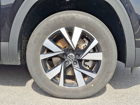 Used 2023 Volkswagen Atlas Cross Sport SE AWD/4WD image 9