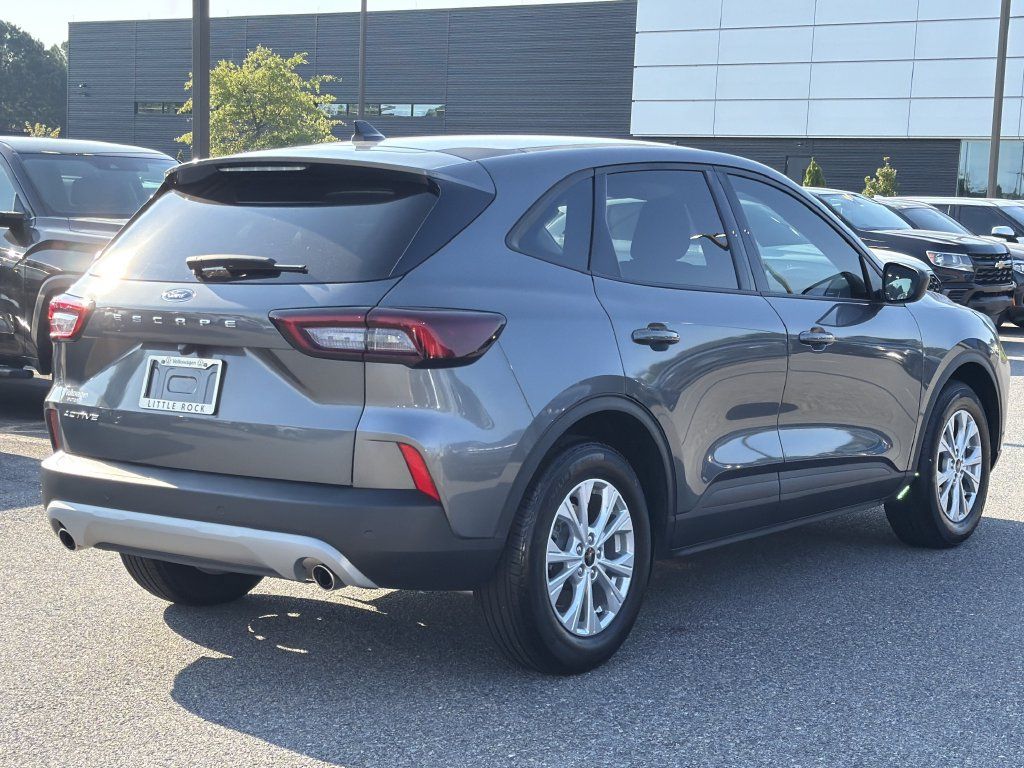 Used 2025 Ford Escape Active w/ Tech Pack #1 FWD image 5