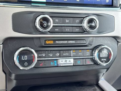 Used 2022 Ford F250 Lariat w/ Lariat Value Package AWD/4WD image 19