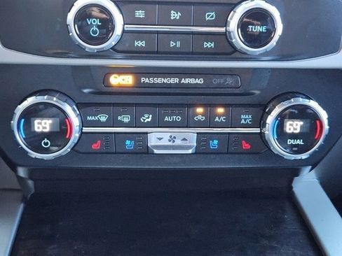 Used 2022 Ford F450 Lariat w/ Lariat Value Package image 17