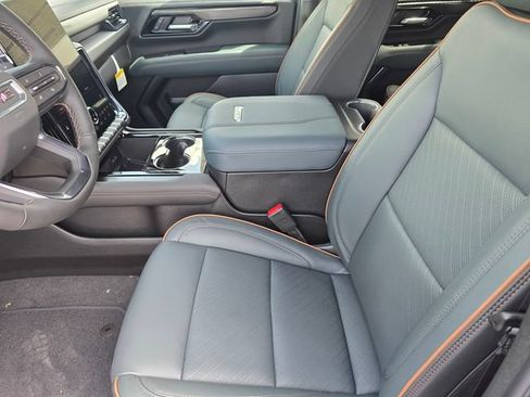 New 2026 GMC Yukon AT4 w/ AT4 Premium Package AWD/4WD image 18
