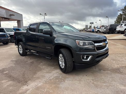 Used 2017 Chevrolet Colorado LT w/ LT Convenience Package image 3