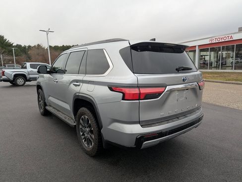 Used 2023 Toyota Sequoia Limited image 3