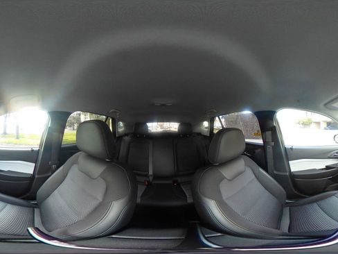 Used 2025 Chevrolet Trax LT image 36