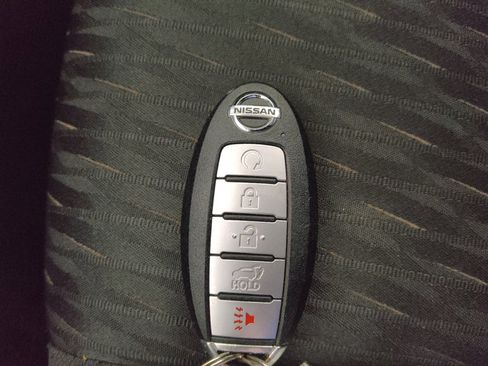 Used 2020 Nissan Rogue SV FWD image 32
