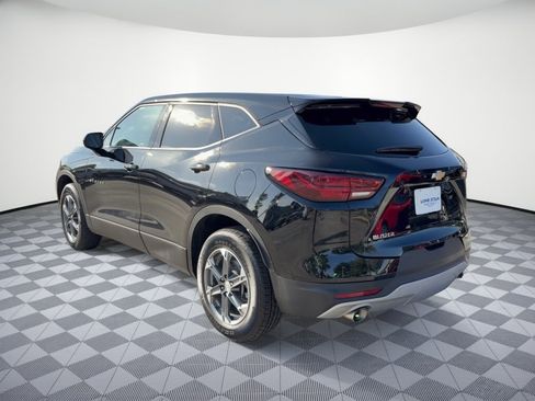 Certified 2025 Chevrolet Blazer LT FWD image 3