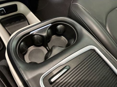 Used 2023 Chrysler Pacifica Touring-L image 15