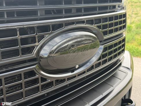 Used 2017 Ford F350 Platinum w/ Platinum Ultimate Package AWD/4WD image 18