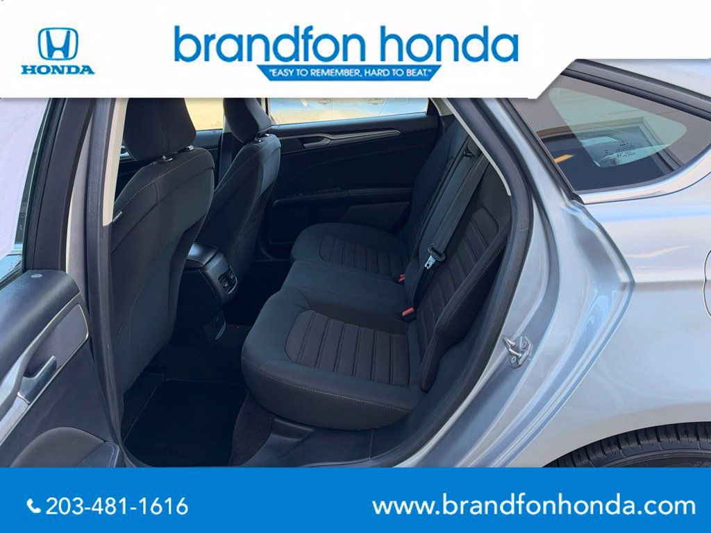 Used 2020 Ford Fusion SE FWD image 23