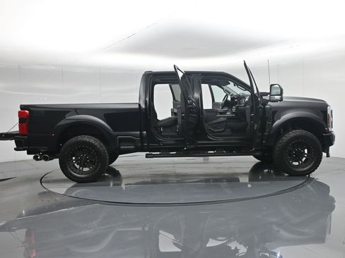 New 2026 Ford F250 Lariat w/ Black Appearance Package image 4