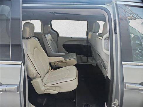 Used 2019 Chrysler Pacifica Limited FWD image 23