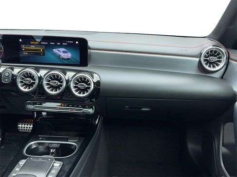 Used 2022 Mercedes-Benz CLA 250 4MATIC image 20