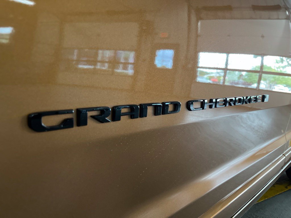 New 2027 Jeep Grand Cherokee Summit w/ Adv Protech Group IV AWD/4WD image 13