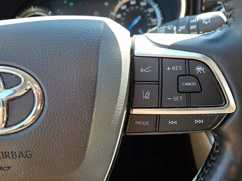 Used 2021 Toyota Highlander Limited image 24