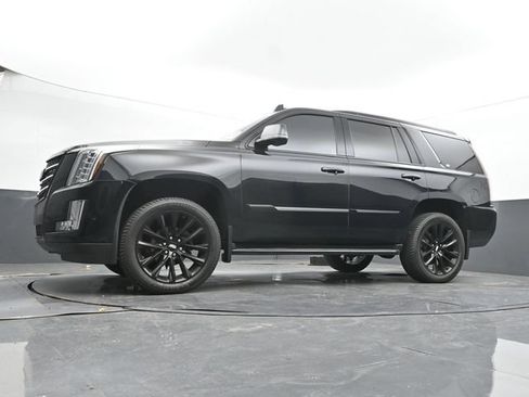 Used 2020 Cadillac Escalade Luxury w/ Escalade Sport Edition AWD/4WD image 50