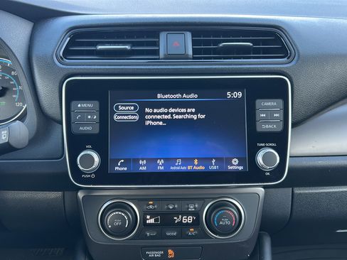 Used 2025 Nissan Leaf S FWD image 17