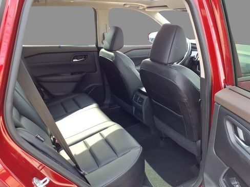 Used 2023 Nissan Rogue SV w/ SV Premium B Package image 11