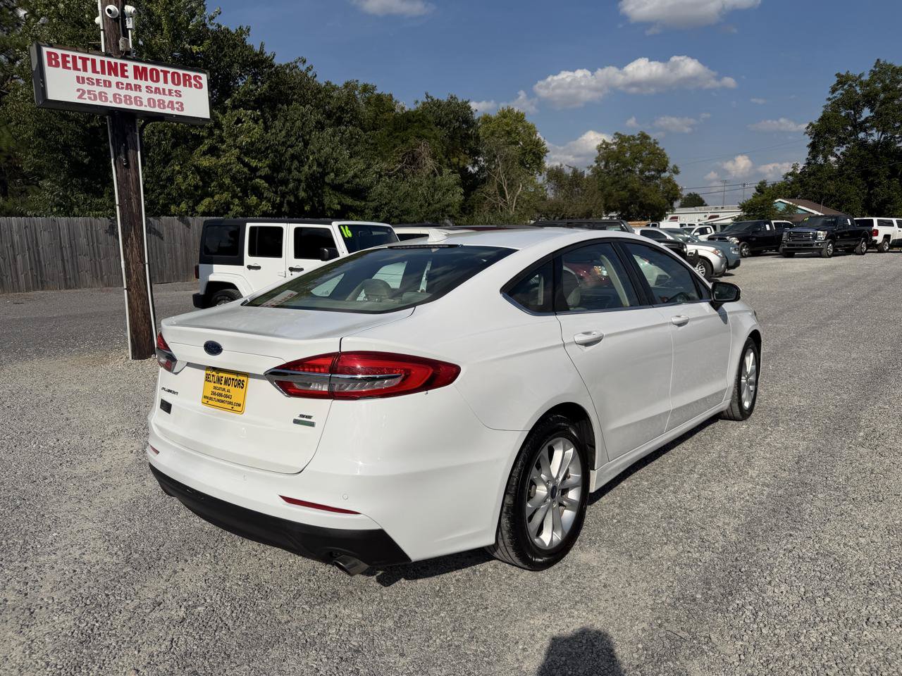 Used 2019 Ford Fusion SE FWD image 2