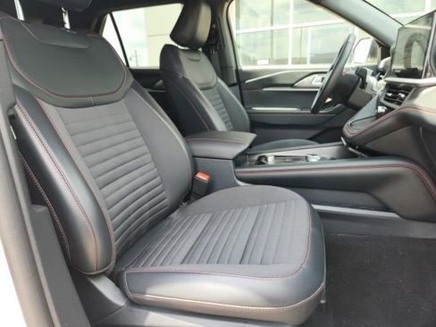 Used 2025 Ford Explorer ST-Line w/ ST-Line Street Pack AWD/4WD image 14
