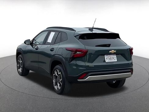 Used 2025 Chevrolet Trax LT image 11