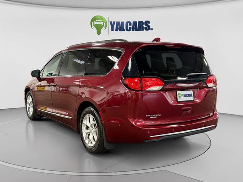 Used 2017 Chrysler Pacifica Touring-L Plus w/ Advanced Safetytec Group FWD image 3