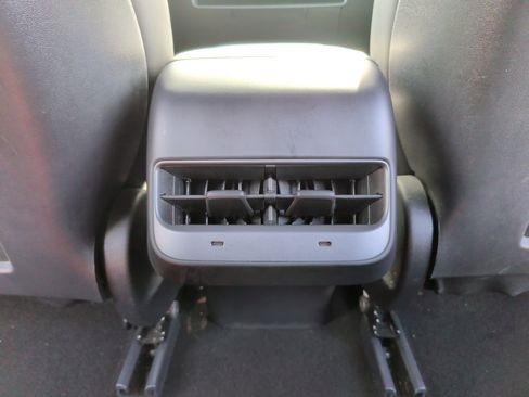 Used 2021 Tesla Model 3 Standard Range Plus image 29