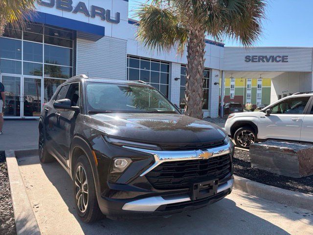 Used 2025 Chevrolet TrailBlazer LT FWD image 1