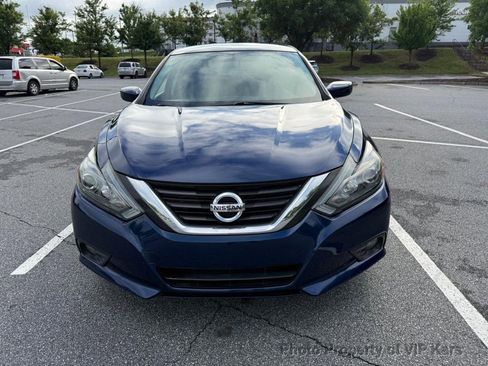 Used 2017 Nissan Altima 2.5 SR FWD image 2